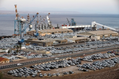 مدير ميناء "إيلات": الميناء متوقف عن العمل كلياً بسبب الضربات اليمنية